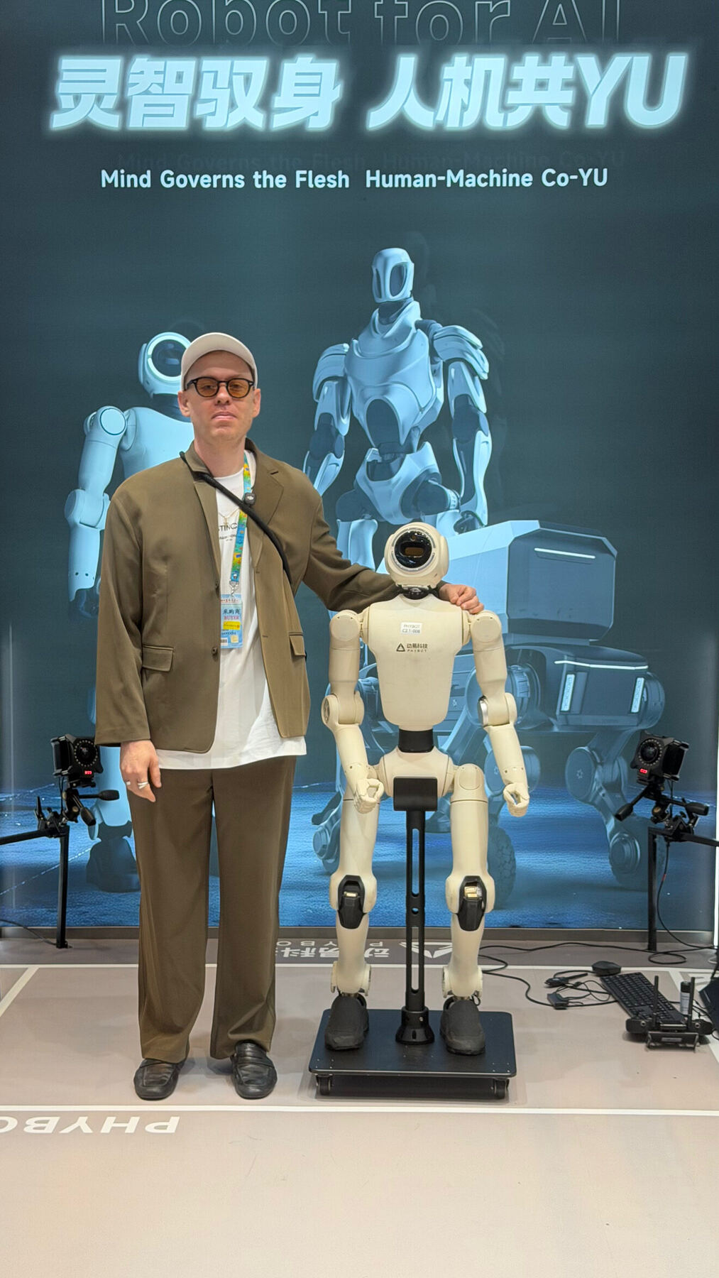Theo Santana na nova seção de robótica humanoide da Canton Fair 2026