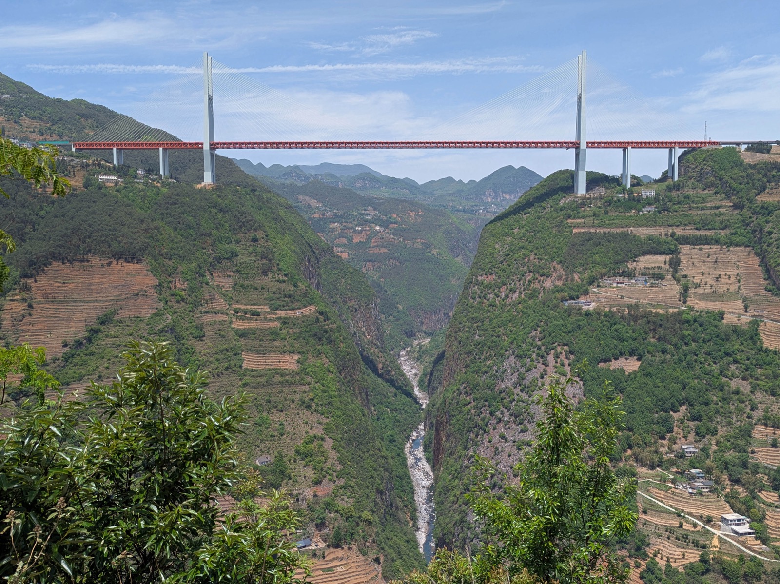 As pontes mais insanas do mundo estão todas na China (a mais alta, a mais longa e a de vidro)