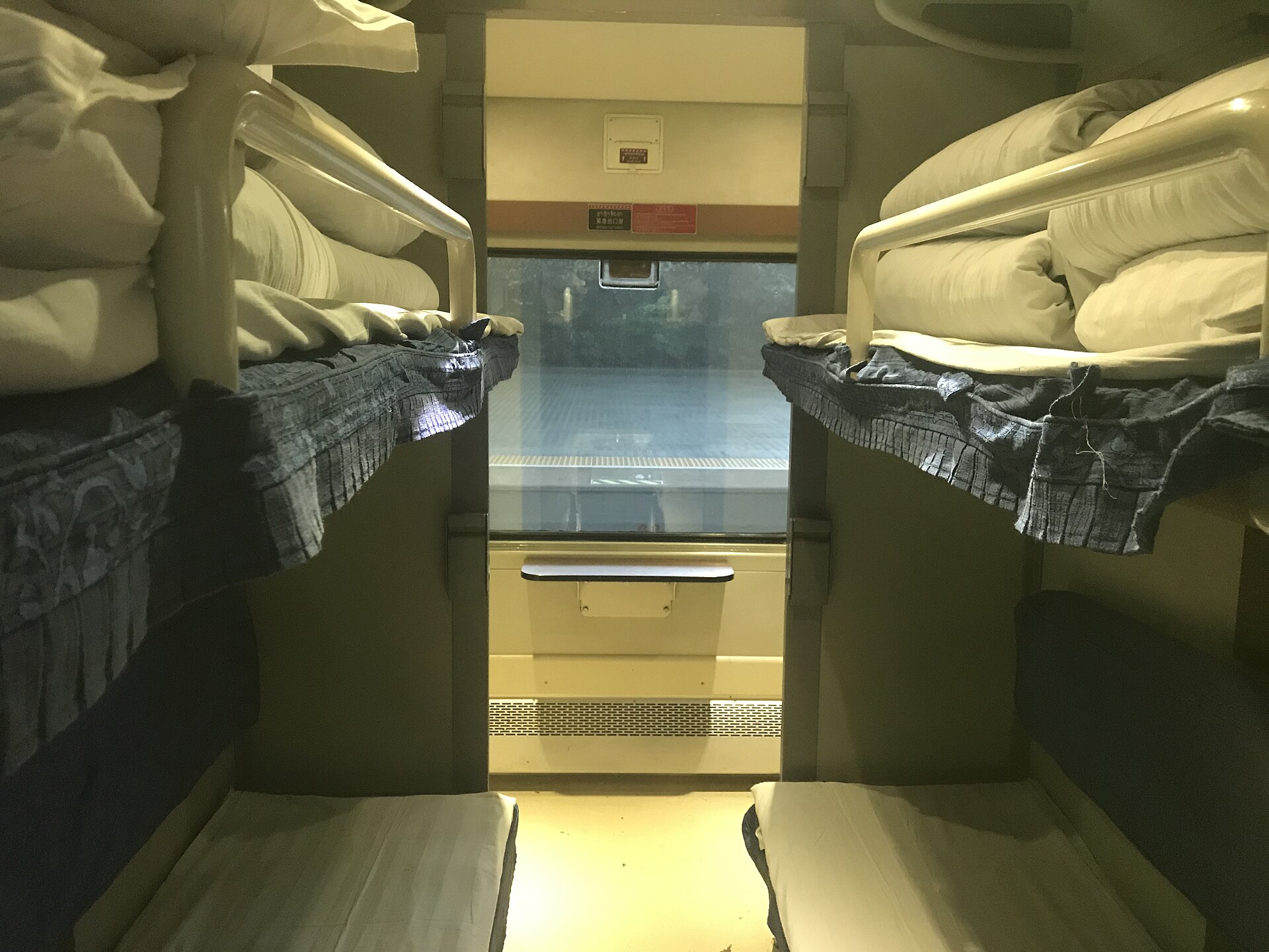 Como é viajar 20h de trem-dormitório na China